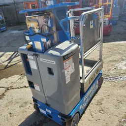 2017 Genie GR-12 Self-Propelled One-Person Lift