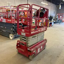 2018 MEC MICRO 19 Scissor Lift