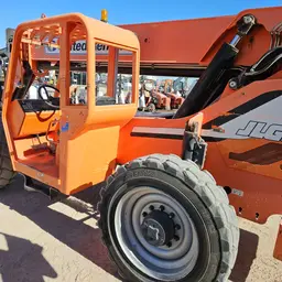 2014 SKYTRAK 8042 Forklift