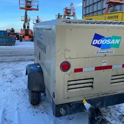 2018 Doosan P425/HP375WCU Air Compressor