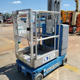 2017 Genie GR-20 Self-Propelled One-Person Lift