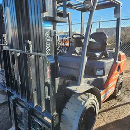 2018 Toyota 8FGU30 Warehouse Forklift