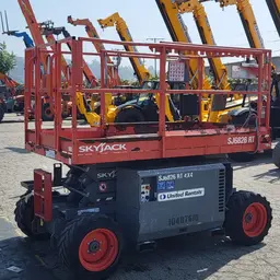 2016 Skyjack SJ6826RT Rough Terrain Scissor Lift