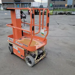 2017 JLG 1230ES Self-Propelled One-Person Lift