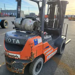 2018 Toyota 8FGU25 Warehouse Forklift