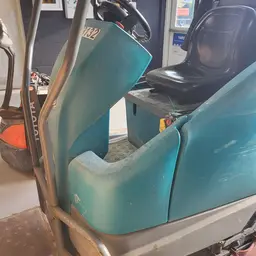 2019 Tennant T-16 Sweeper