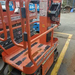 2015 JLG 1230ES Self-Propelled One-Person Lift