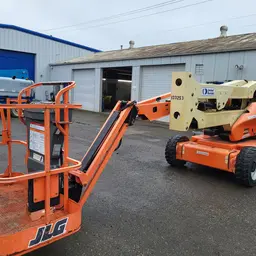 2013 JLG E450AJ Articulating Boom Lift