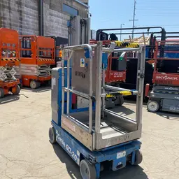 2015 Genie GR-20 Self-Propelled One-Person Lift