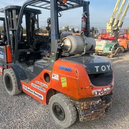 2018 Toyota 8FGU30 Warehouse Forklift