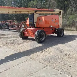 2014 JLG 800AJ Articulating Boom Lift