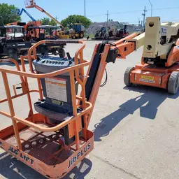 2014 JLG E400AJPN Articulating Boom Lift