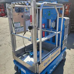 2016 Genie GR-12 Self-Propelled One-Person Lift