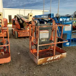 2013 JLG E400AJPN Articulating Boom Lift