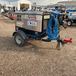 2019 Lincoln Electric VANTAGE 322 Welder