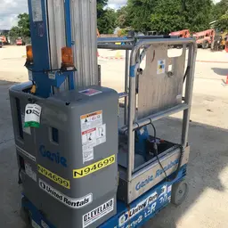 2016 Genie GR-20 Self-Propelled One-Person Lift