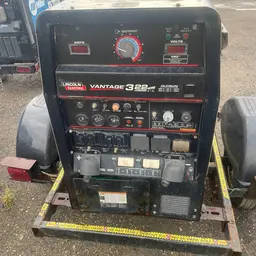 2019 Lincoln Electric VANTAGE 322 Welder