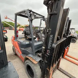 2016 Toyota 8FDU25 Warehouse Forklift