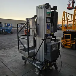 2017 JLG 25AM-DC Pusharound Lift