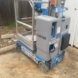 2015 Genie GR-12 Self-Propelled One-Person Lift