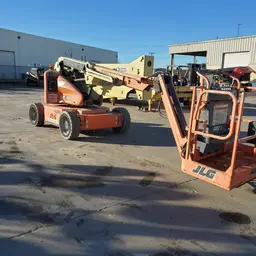 2013 JLG E450AJ Articulating Boom Lift