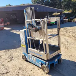 2016 Genie GR-20 Self-Propelled One-Person Lift