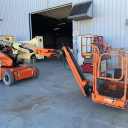 2014 JLG E400AJPN Articulating Boom Lift