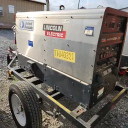 2020 Lincoln Electric VANTAGE 322 Welder
