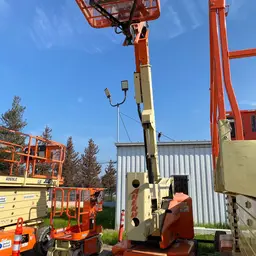 2014 JLG E400AJPN Articulating Boom Lift