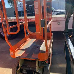 2015 JLG 1230ES Self-Propelled One-Person Lift