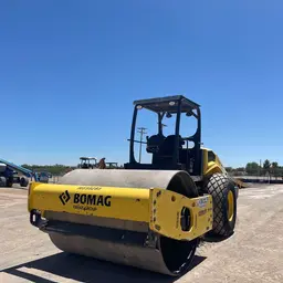 2017 BOMAG BW211D-5 Single Drum Roller