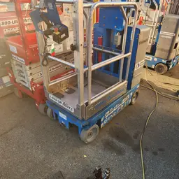 2016 Genie GR-12 Self-Propelled One-Person Lift
