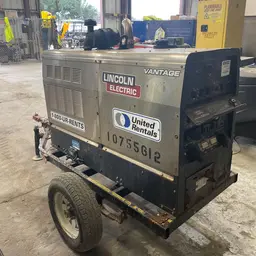 2018 Lincoln Electric VANTAGE 520 Welder