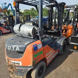 2018 Toyota 8FGU25 Warehouse Forklift