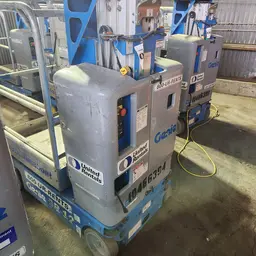 2016 Genie GR-12 Self-Propelled One-Person Lift