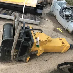 2016 Atlas Copco SB 452 Attachment