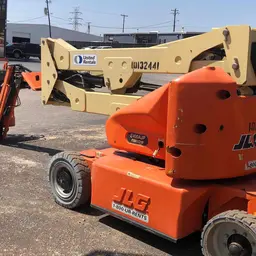 2013 JLG E400AJPN Articulating Boom Lift