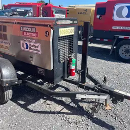 2019 Lincoln Electric VANTAGE 322 Welder