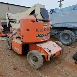 2015 JLG E400AN Articulating Boom Lift
