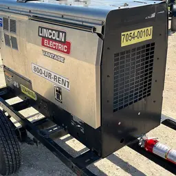 2019 Lincoln Electric VANTAGE 322 Welder