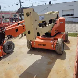 2013 JLG E450AJ Articulating Boom Lift