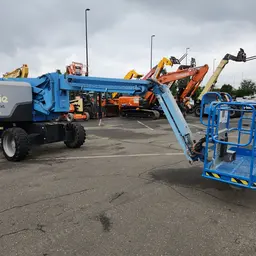 2015 Genie Z-62/40J Articulating Boom Lift
