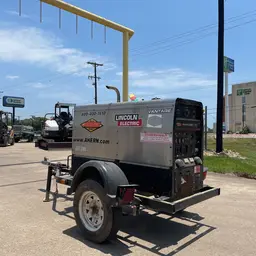 2018 Lincoln Electric VANTAGE 322 Welder