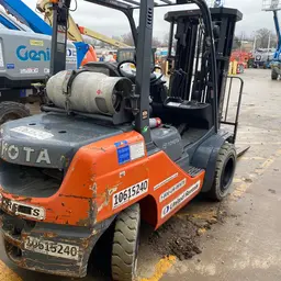 2017 Toyota 8FGU30 Warehouse Forklift