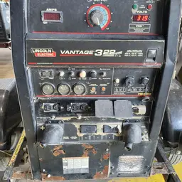 2019 Lincoln Electric VANTAGE 322 Welder
