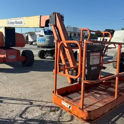 2013 JLG 800AJ Articulating Boom Lift