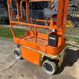 2015 JLG 1230ES Self-Propelled One-Person Lift