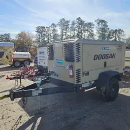 2017 Doosan P425/HP375WCU Air Compressor