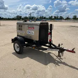 2019 Lincoln Electric VANTAGE 322 Welder