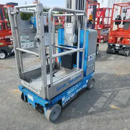 2015 Genie GR-20 Self-Propelled One-Person Lift